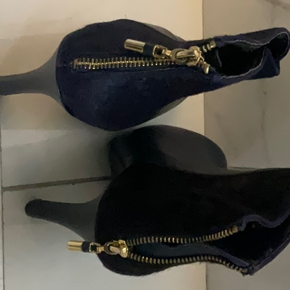 Me Too booties, Blue leather and real fur trim with back gold zipper. Size 10M - Picture 5 of 9
